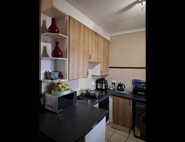 2 BEDROOM APARTMENT FOR SALE IN MOOIKLOOF RIDGE ESTATE